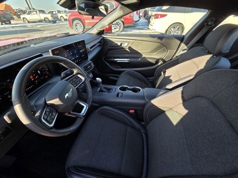 Used 2025 Ford Mustang EcoBoost image 9