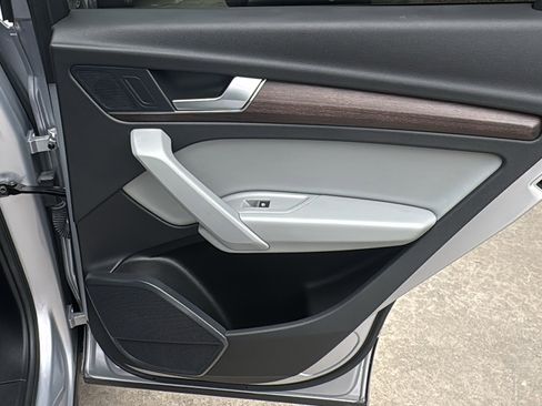 Used 2022 Audi Q5 2.0T Premium w/ Convenience Package image 27