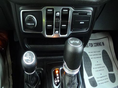 Certified 2025 Jeep Wrangler Sport S image 24