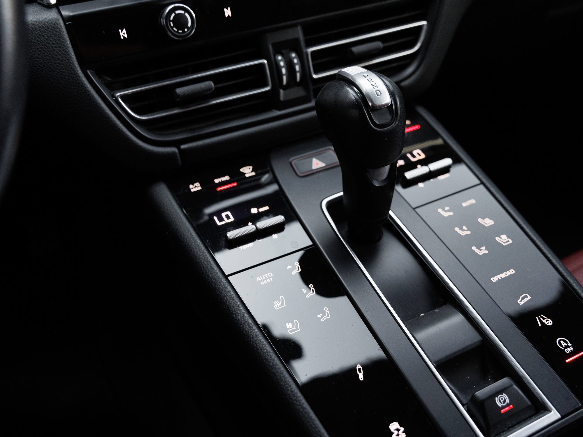 Certified 2023 Porsche Macan AWD/4WD image 22