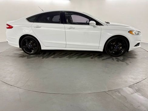 Used 2016 Ford Fusion SE image 9