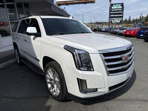 Used 2018 Cadillac Escalade Luxury AWD/4WD image 8