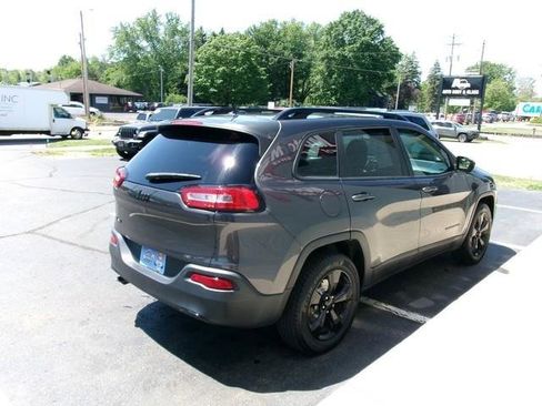 Used 2016 Jeep Cherokee Latitude w/ Cold Weather Group AWD/4WD image 4
