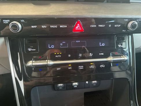 Certified 2024 Kia Carnival EX FWD image 18