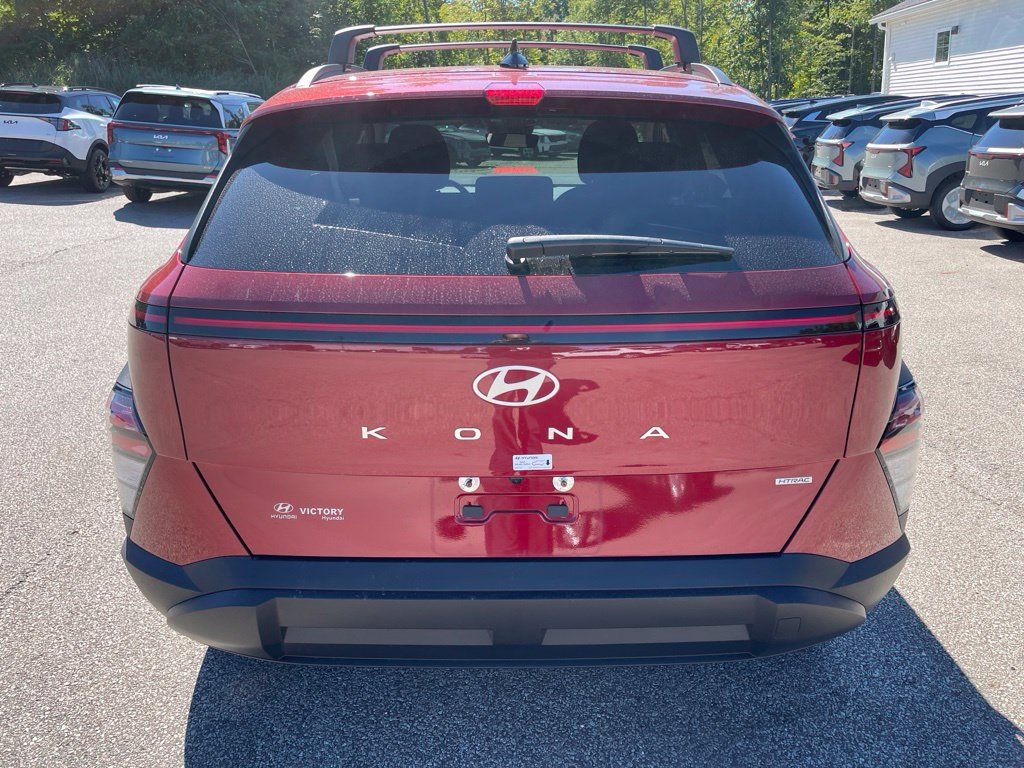 Used 2025 Hyundai Kona SEL AWD/4WD image 2
