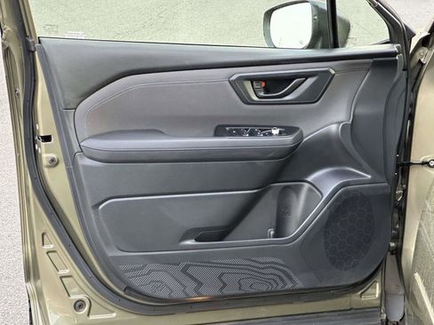 Certified 2025 Subaru Forester Premium AWD/4WD image 19