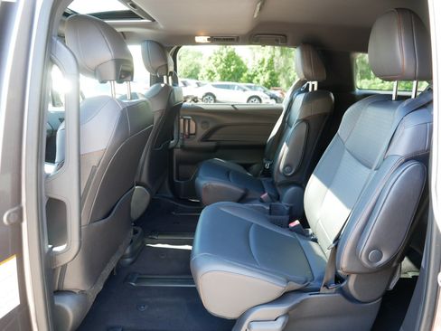 Used 2022 Toyota Sienna XSE w/ XSE Plus Package FWD image 35