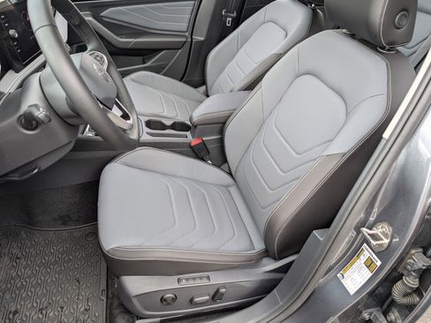 Used 2025 Volkswagen Jetta SEL image 17