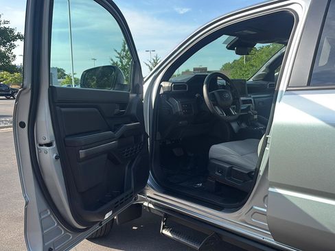 Used 2025 Toyota Tacoma SR5 AWD/4WD image 2