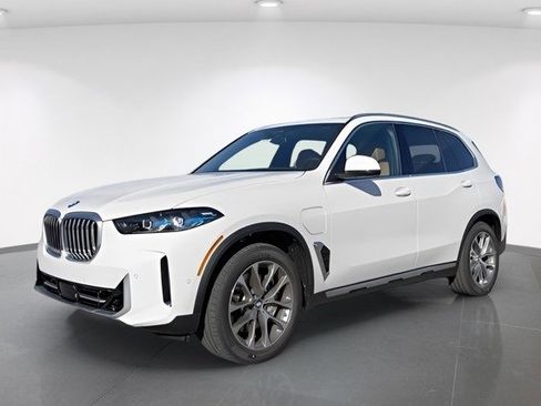 New 2026 BMW X5 xDrive50e image 4