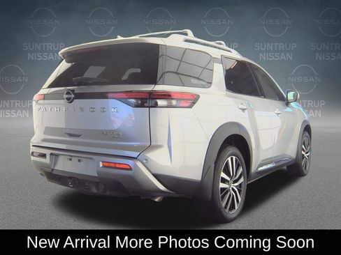 Used 2025 Nissan Pathfinder Platinum w/ Cargo Package AWD/4WD image 3