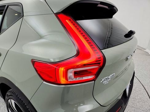 Certified 2023 Volvo XC40 B5 Ultimate w/ Protection Package Premier image 15