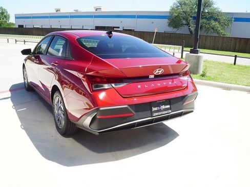 New 2025 Hyundai Elantra Blue image 7