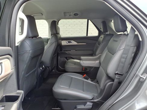 Used 2025 Ford Explorer Active w/ Active Comfort Package RWD image 13
