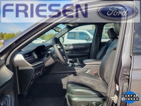 Used 2024 Jeep Grand Cherokee L Laredo image 12