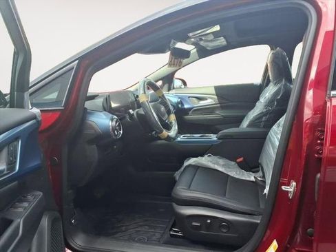 New 2025 Chevrolet Equinox EV LT w/ Convenience Package II AWD/4WD image 9