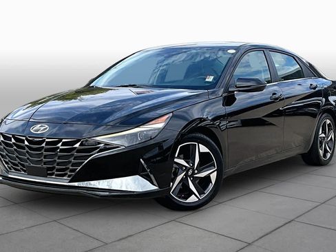 Used 2021 Hyundai Elantra Limited w/ Cargo Package FWD image 2