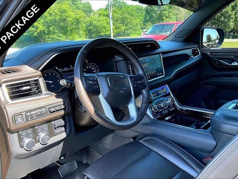 Used 2021 GMC Yukon Denali w/ Denali Premium Package AWD/4WD image 13