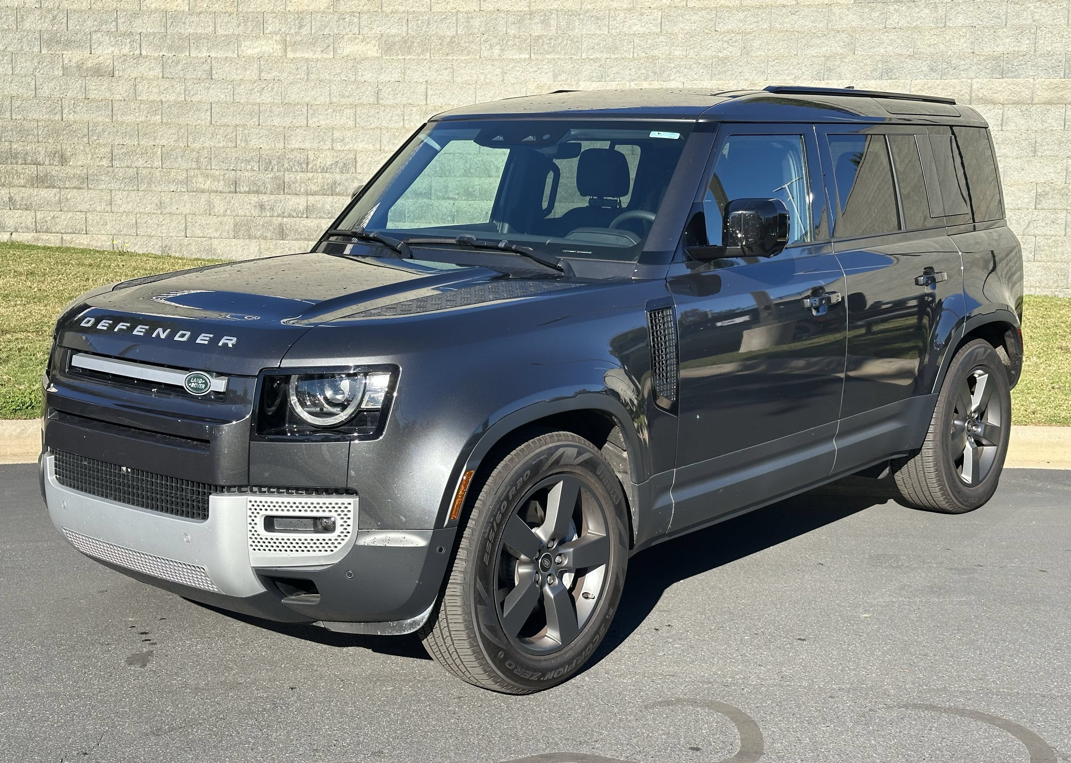 Used 2025 Land Rover Defender 110 S AWD/4WD image 2