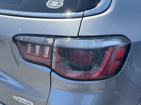 Used 2018 Jeep Compass Latitude w/ Popular Equipment Group AWD/4WD image 8
