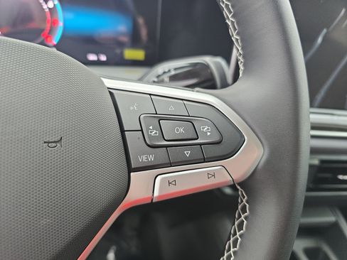 New 2026 Volkswagen Tiguan SE image 18