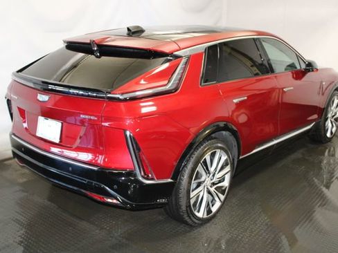 Certified 2025 Cadillac Lyriq Luxury w/ LPO, Floor Liner Package AWD/4WD image 4