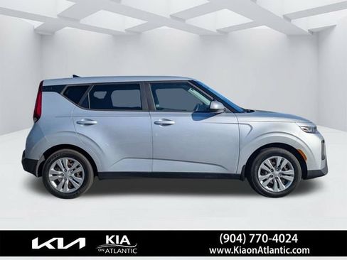 Used 2020 Kia Soul LX FWD image 2