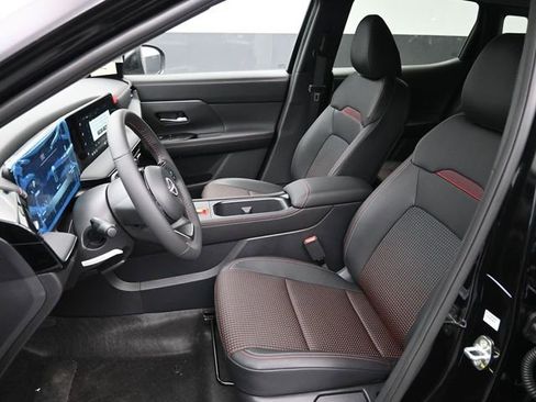 New 2026 Nissan Kicks SR w/ Illumination Package FWD image 17