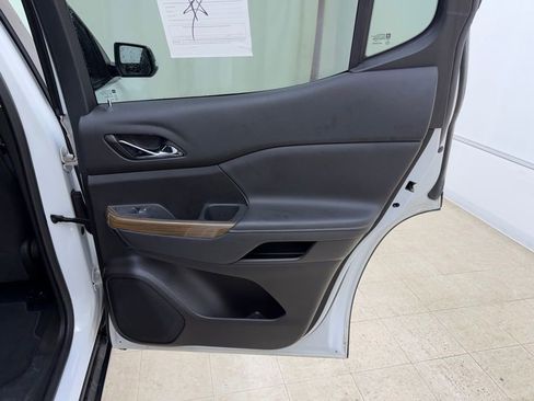 Used 2023 GMC Acadia SLE w/ Driver Convenience Package image 14