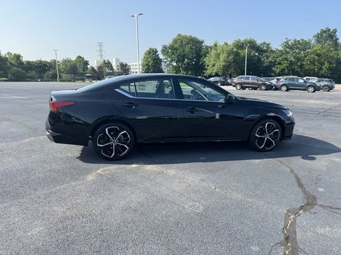 New 2025 Nissan Altima 2.5 SR image 8