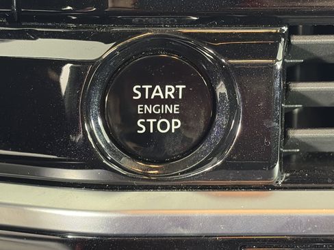 Certified 2025 Nissan Pathfinder SL w/ SL Premium Package image 30