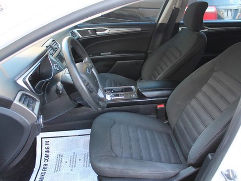 Used 2018 Ford Fusion SE FWD image 21