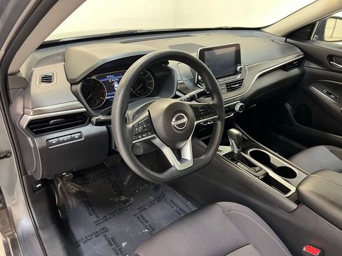 Used 2024 Nissan Altima 2.5 SV FWD image 17