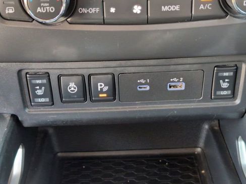 Used 2023 Nissan Frontier SV w/ SV Convenience Package RWD image 32