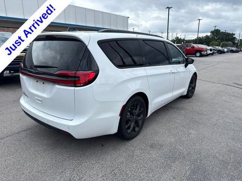 Used 2024 Chrysler Pacifica Touring-L w/ S Appearance Package FWD image 3