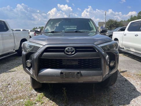 Used 2020 Toyota 4Runner SR5 AWD/4WD image 2