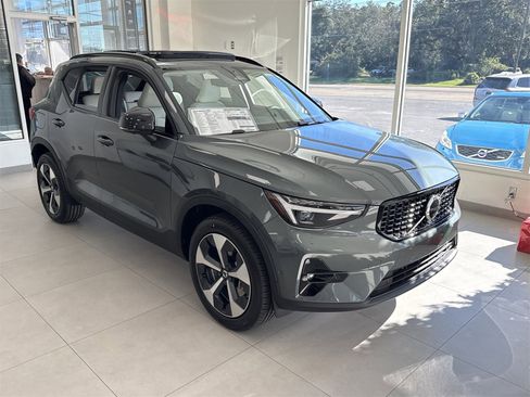 New 2026 Volvo XC40 B5 Plus w/ Protection Package Premier image 6