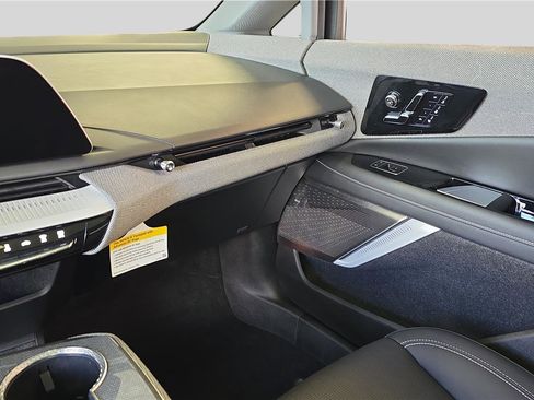 Used 2025 Cadillac Optiq Luxury 2 w/ LPO, Floor Liner Package AWD/4WD image 26