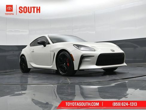 Used 2025 Toyota GR86 Premium w/ Performance Package RWD image 33