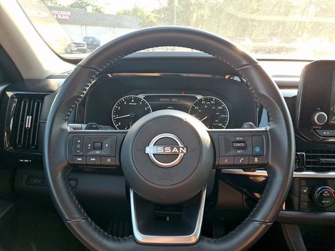 Used 2025 Nissan Pathfinder SV AWD/4WD image 19