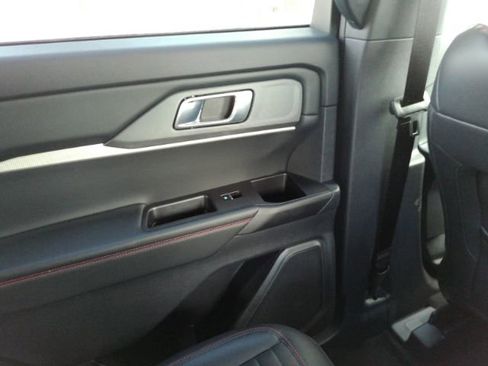 Used 2026 Ford Explorer ST-Line w/ ST-Line Street Pack AWD/4WD image 30