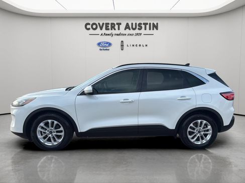 Certified 2020 Ford Escape SE FWD image 2