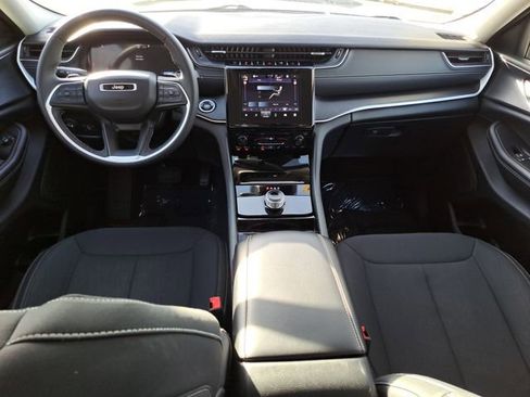 Used 2023 Jeep Grand Cherokee L Laredo image 10