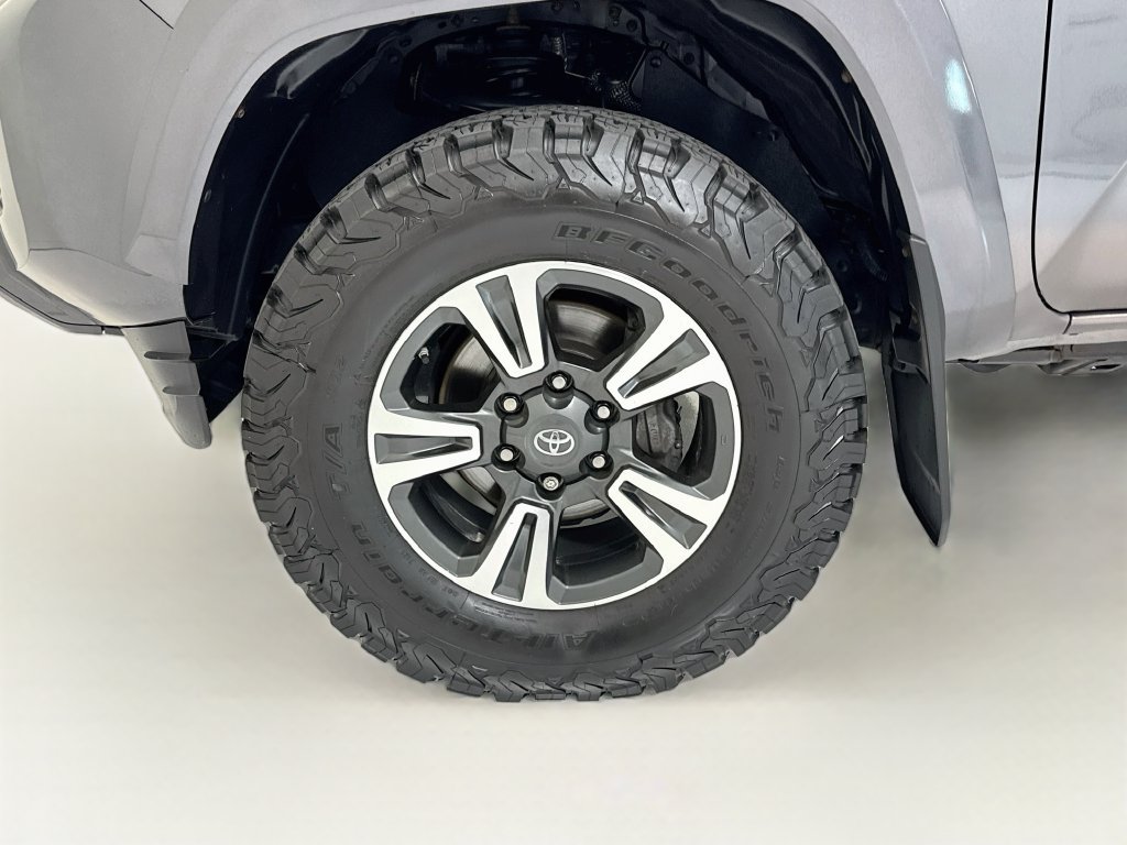 Used 2019 Toyota Tacoma TRD Sport AWD/4WD image 30
