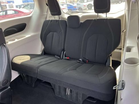 Used 2023 Chrysler Voyager LX FWD image 16
