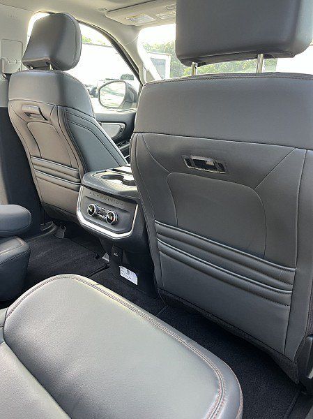 Used 2025 Ford Expedition Active AWD/4WD image 20