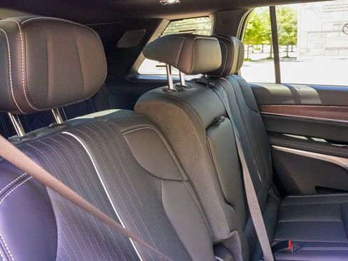 Used 2026 Cadillac Vistiq Luxury image 15