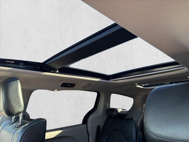 Used 2018 Chrysler Pacifica Limited w/ Advanced Safetytec Group FWD image 20