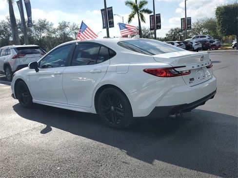 Used 2025 Toyota Camry SE image 7