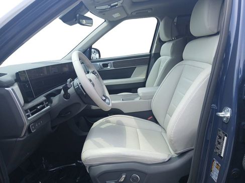 Used 2025 Hyundai Santa Fe Limited FWD image 9
